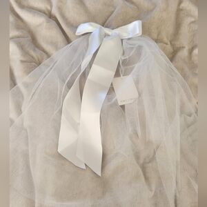 Gigi and Olive short veil with white satin bow